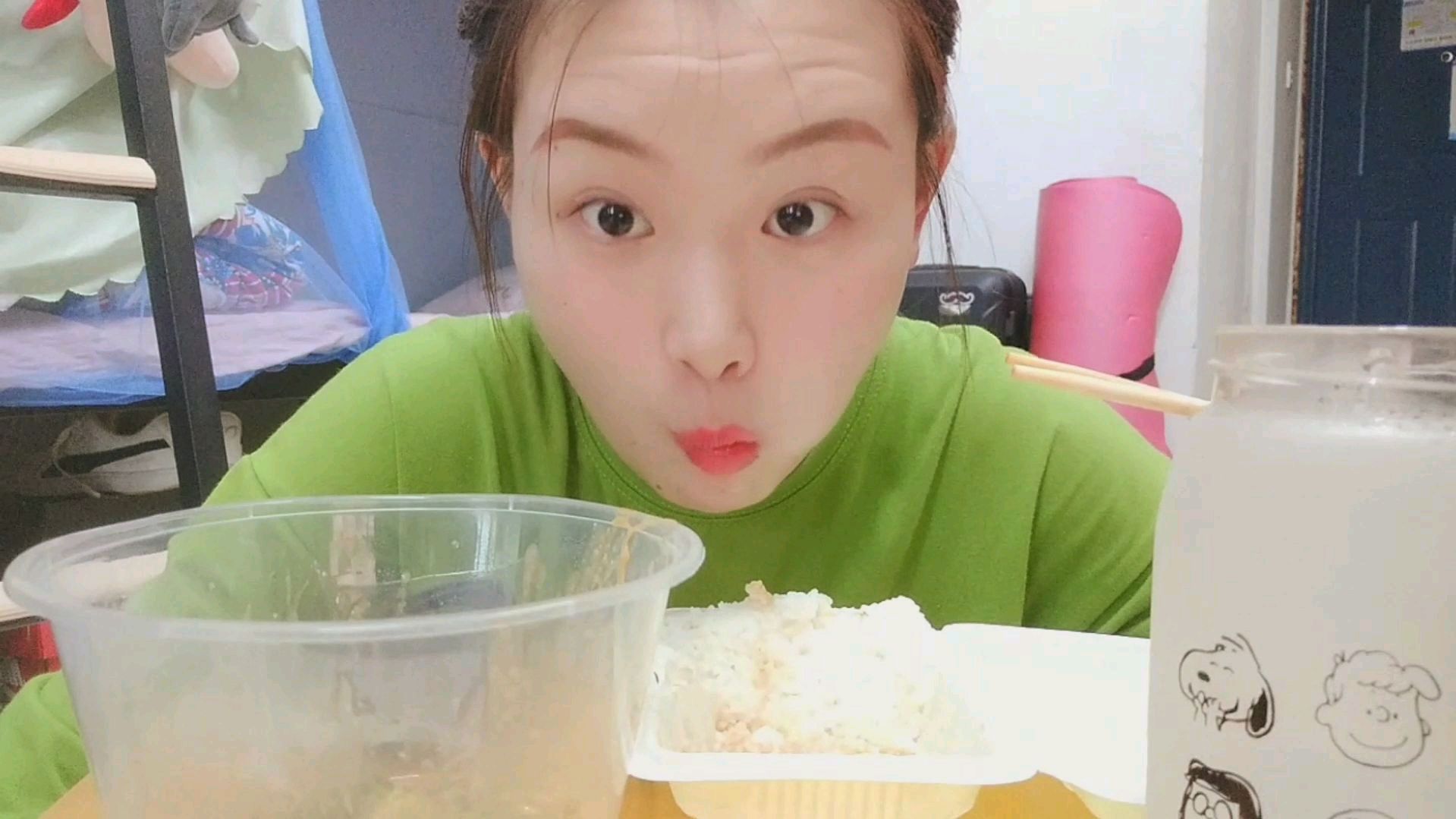 校园火爆山东麻辣拌,买了差不多10块钱一份,人爆多!太好吃了