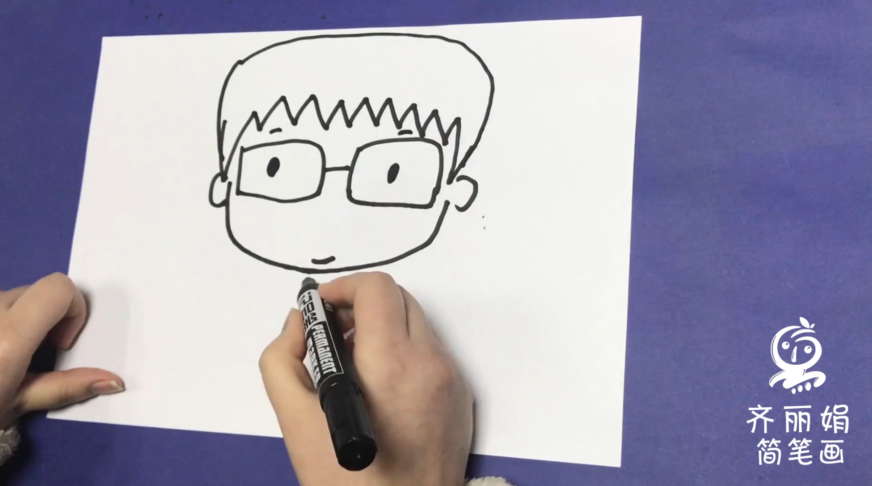 孩子沉迷手机游戏,家长引导学小孩绘画兴趣,画简笔画头像男孩