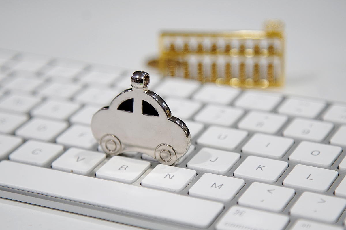 毕业论文题目是：在线车辆租赁管理系统的设计与开发