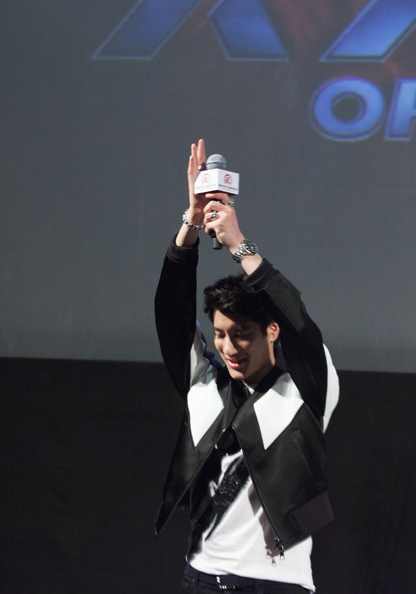 雨中坚韧：一位女孩追逐梦想的励志故事