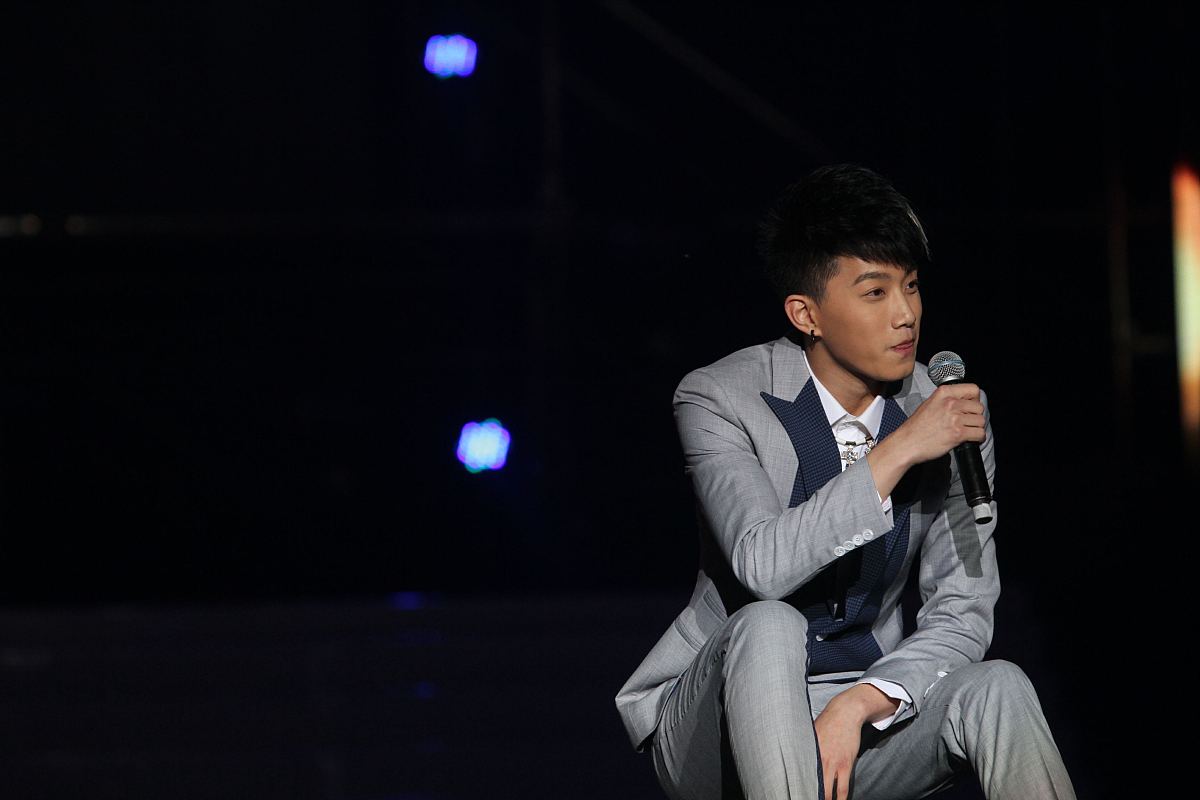 2013年10月26日,湖南宁乡,2013快乐男生赛后首场演唱会在湖南宁乡县百