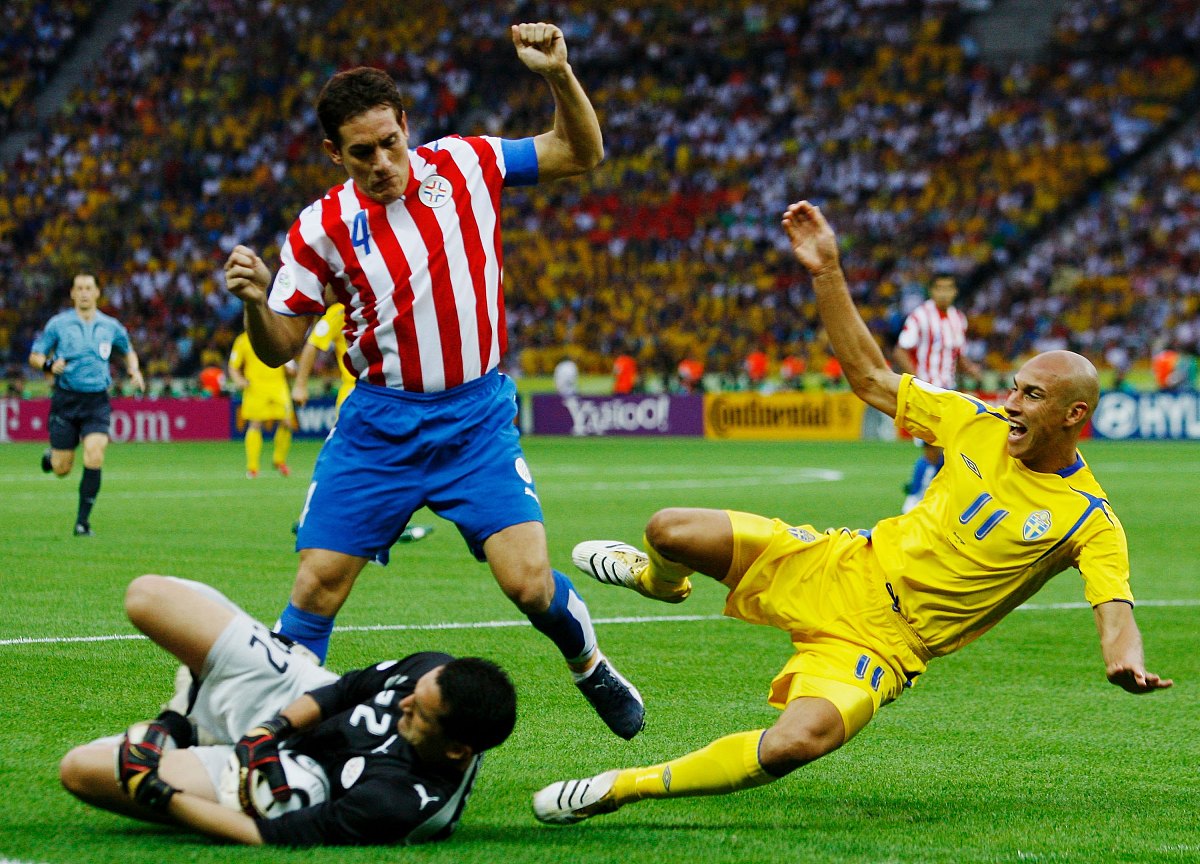 2006年6月15日,世界杯b组,瑞典1-0险胜巴拉圭.拉尔森射门  berlin - j