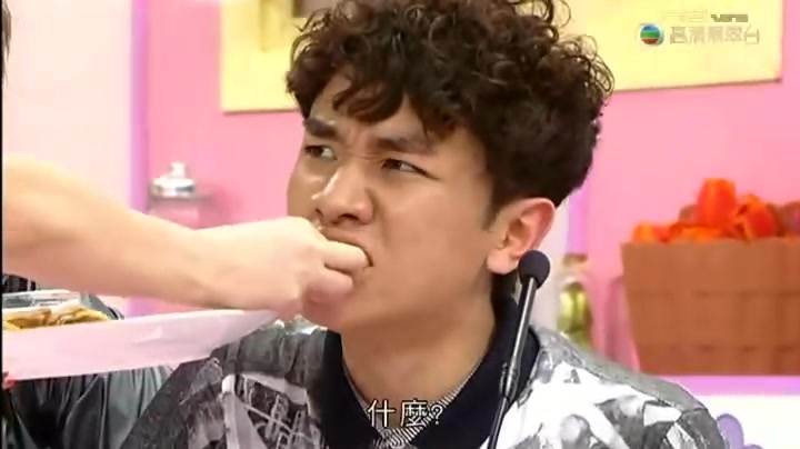 美女厨房2:美女Mia做的黄金如意卷!简单易学,评委吃相超逗!