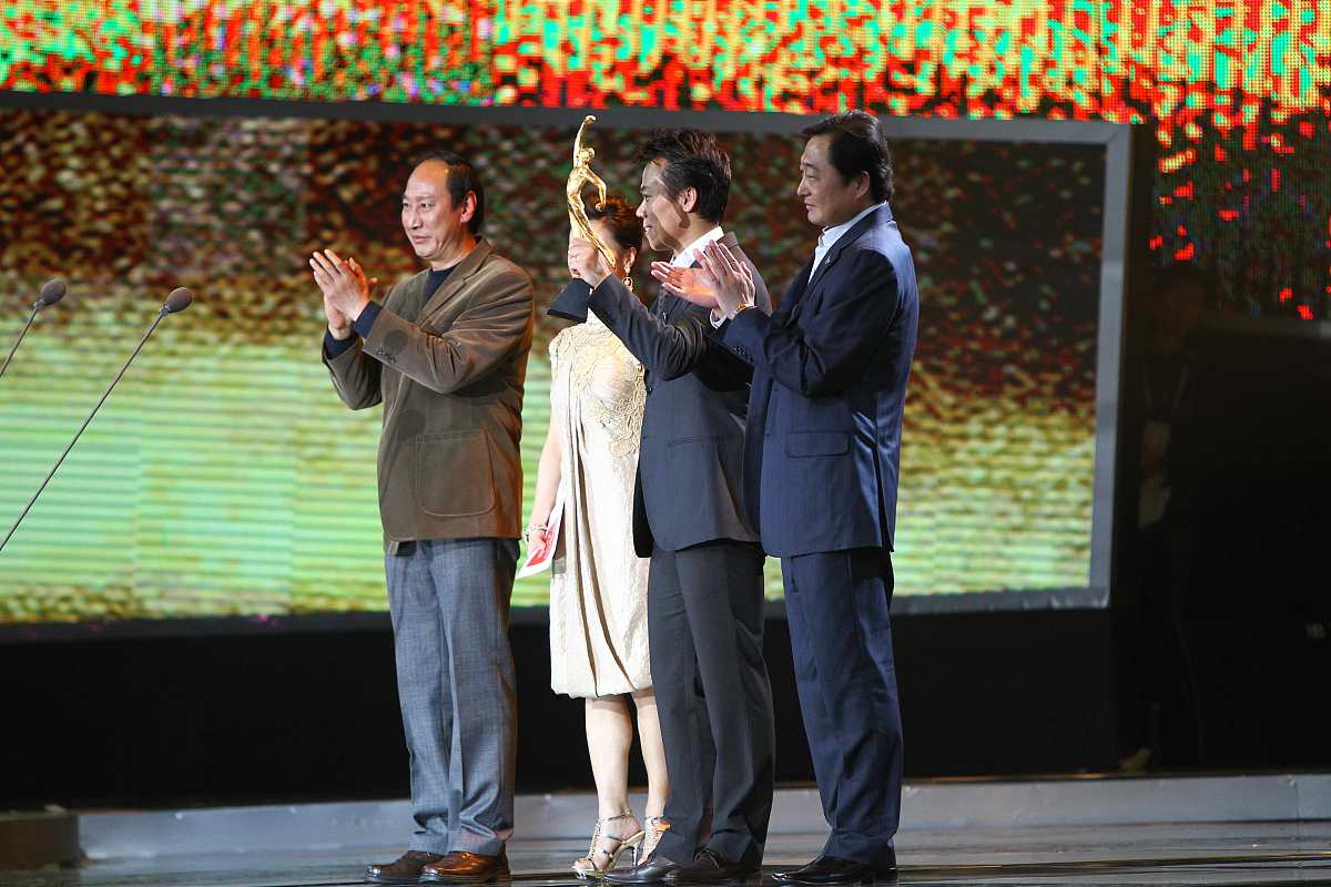 年度最佳组合奖开奖嘉宾孙海平,颁奖嘉宾姚滨向申雪,赵宏博颁奖***_**