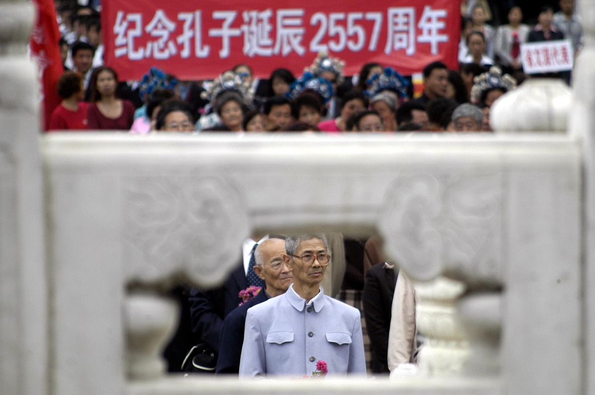 2006年9月28日是儒家<strong>学派</strong>创始人孔子诞辰2557周年,哈尔滨市近千名学者