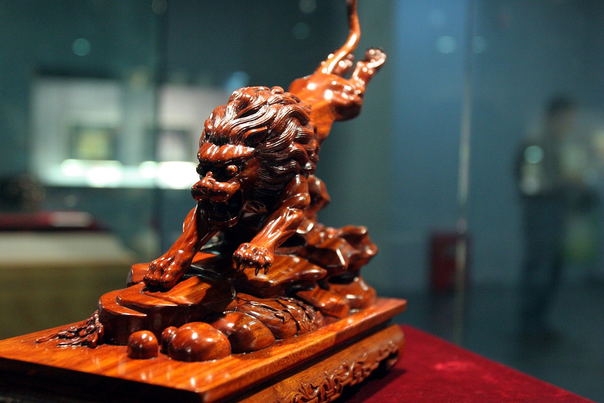 2008年5月8日,"记忆30年"南通市造型艺术精品展在江苏南通开展.      