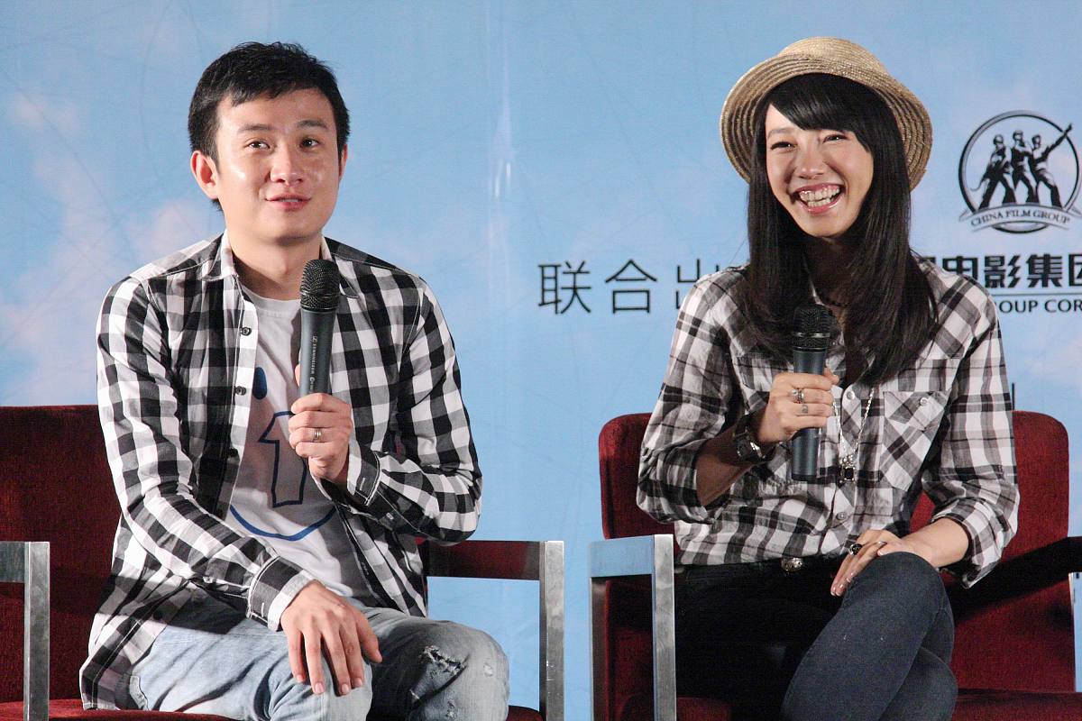 2010年7月22日,北京,电影《万有引力》关机仪式.***_***白百何,文章++