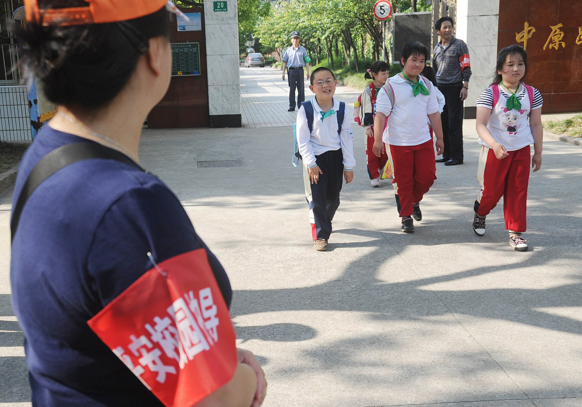 钟祥市志愿者协会开展防溺水安全宣讲，守护学生安全