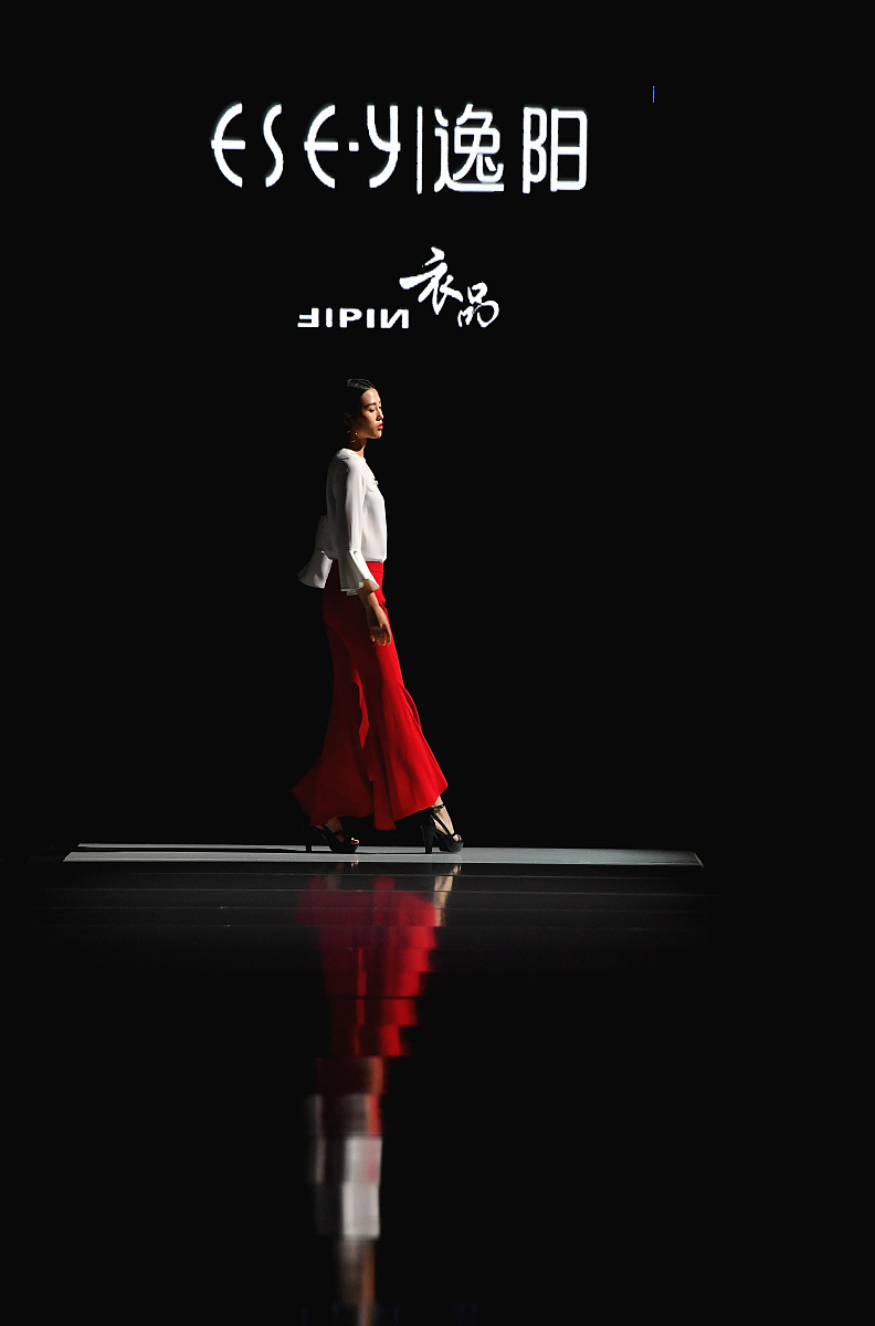 优雅舞蹈文案：用舞姿传递情感与艺术