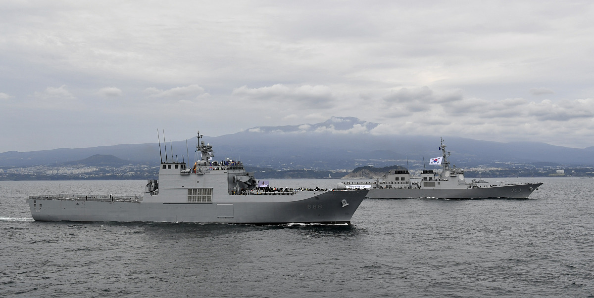 当地时间2018年10月10日,韩国济州海军基地,2018韩国海军国际阅舰式于