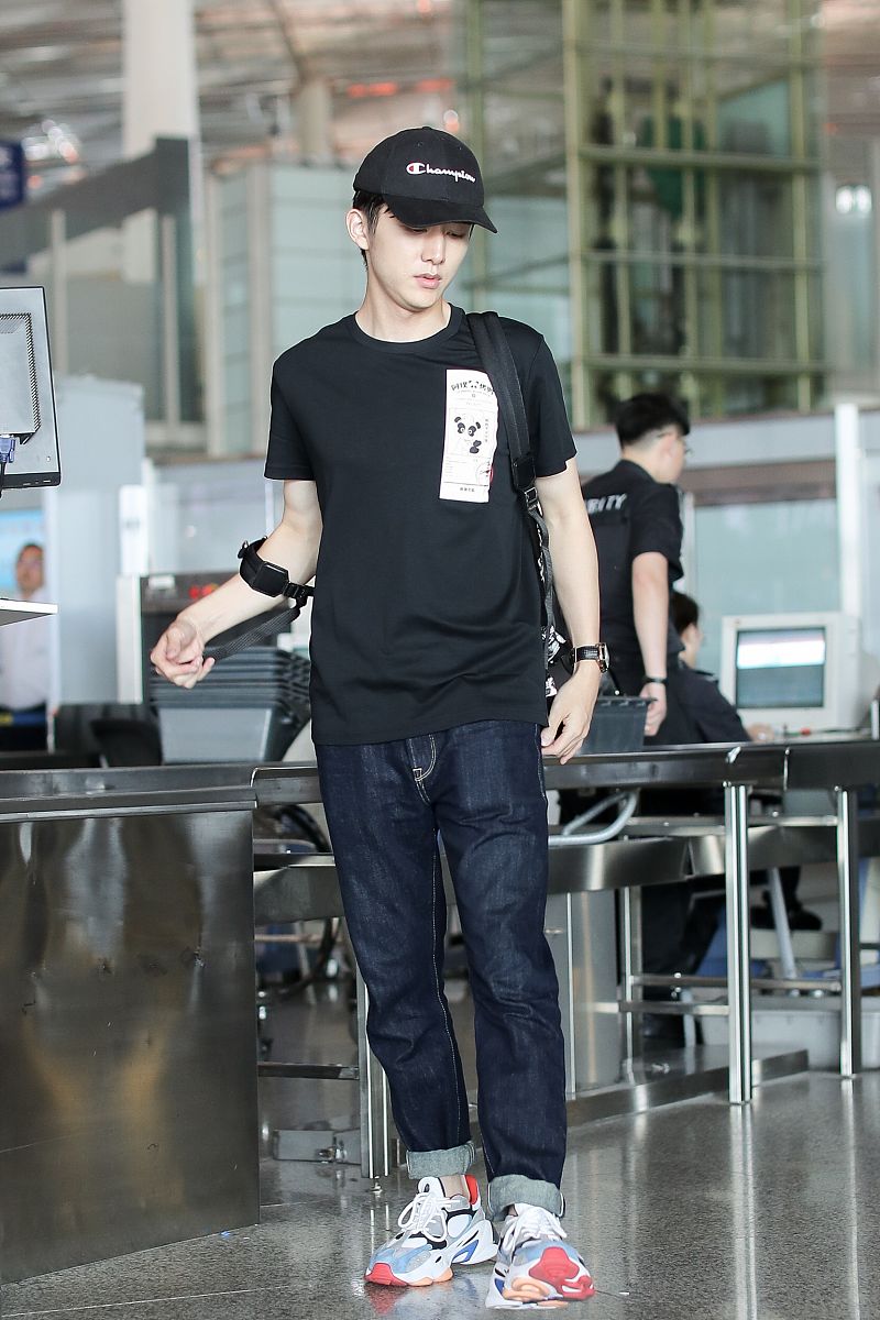 男士t恤可以扎进裤子里吗