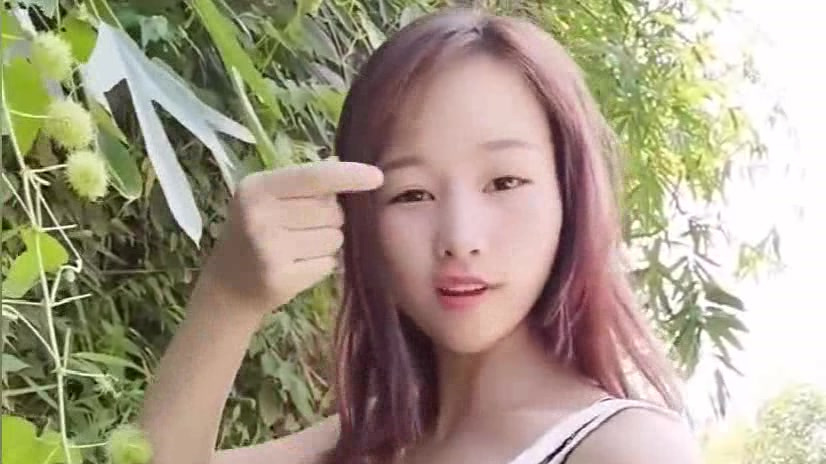 越南美女,美女介绍小时候没饭吃时的野菜,越南生活都这样吗?