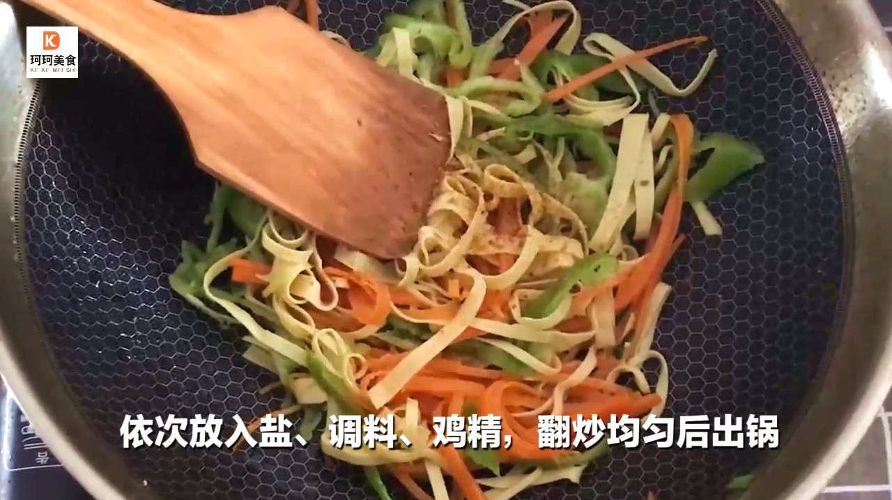 胡萝卜别再炖汤了,教你新的吃法,开胃又下饭,后悔买少了