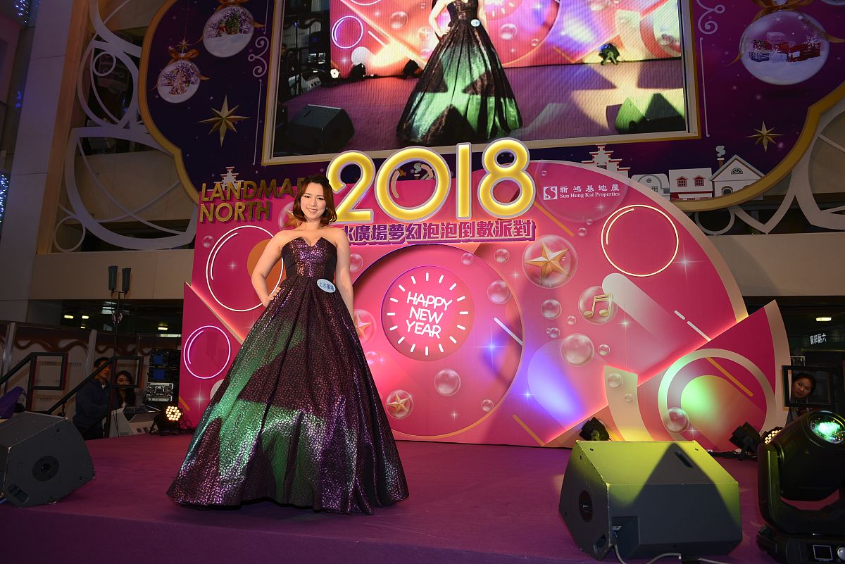2017年12月31日,香港,明星在上水广场出席新年倒数活动.