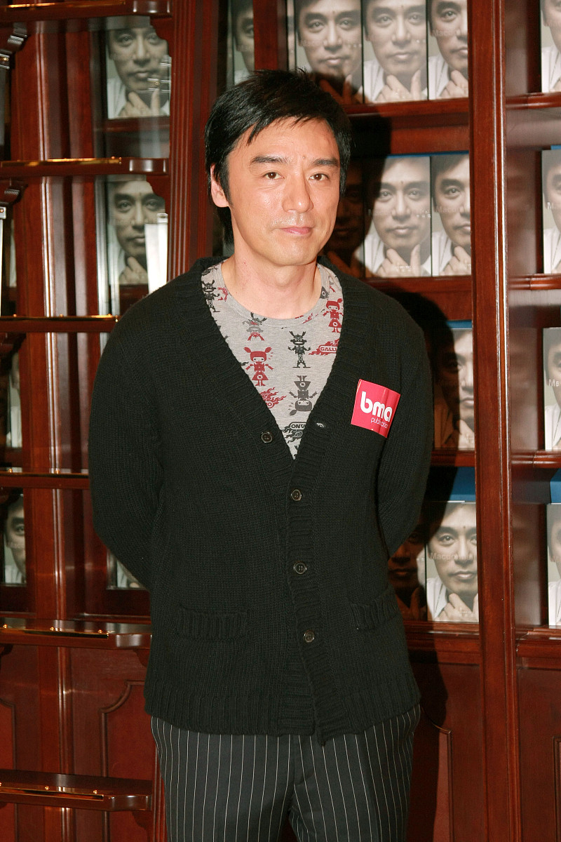 2007年 12月 17日 , 香港 , 钟镇涛 举办 自传 《 麦当奴道 》 新书 