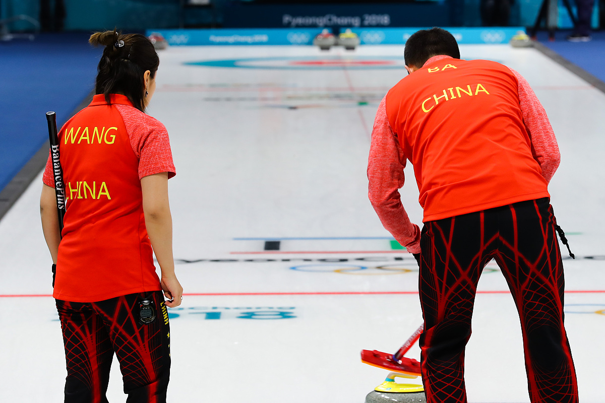 2018年2月8日,韩国,2018平昌冬奥会冰壶混双小组赛,中国vs瑞士.***_**
