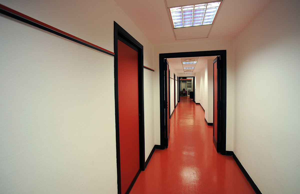 给我一个ac220v转dc12v的c语言代码