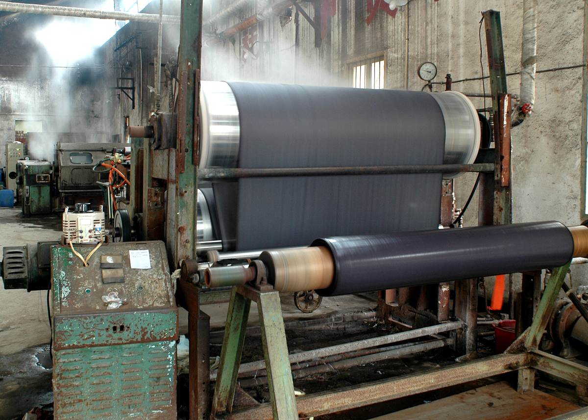 退火真空炉钛管子发蓝怎么回事呢帮我用210字详细描述