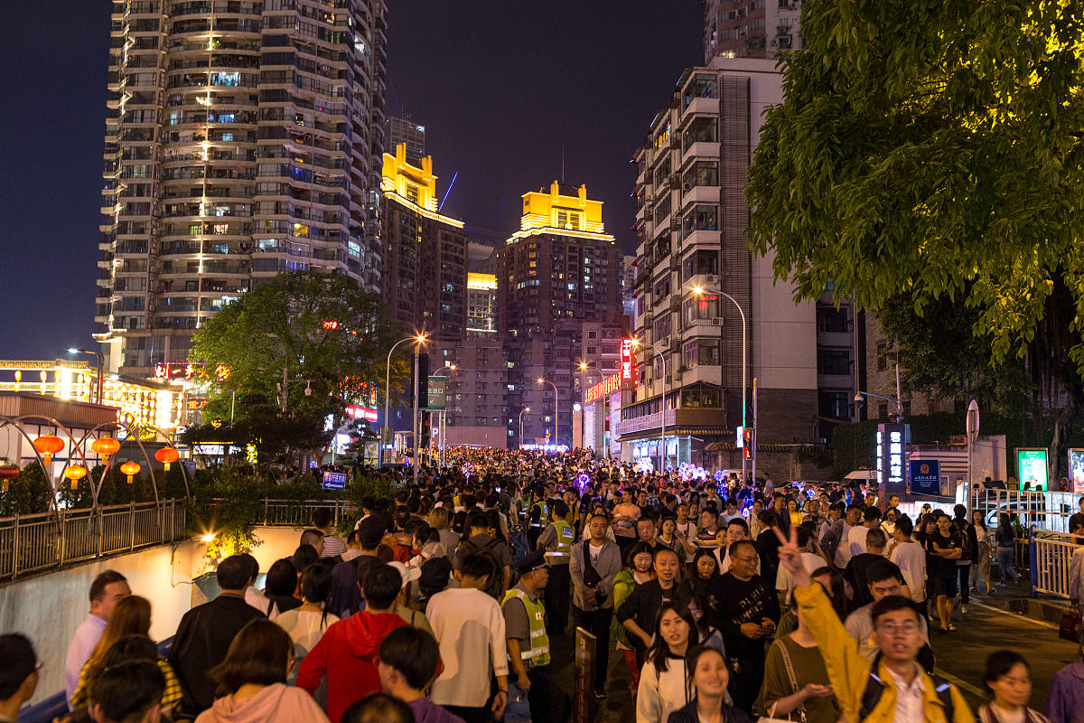 请写一份基于游客体验的武汉城市夜游产品开发与研究的论文10000字左右