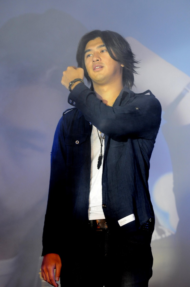 2008年7月7日,北京,陈柏霖签约星光国际.+++_+++陈柏霖,