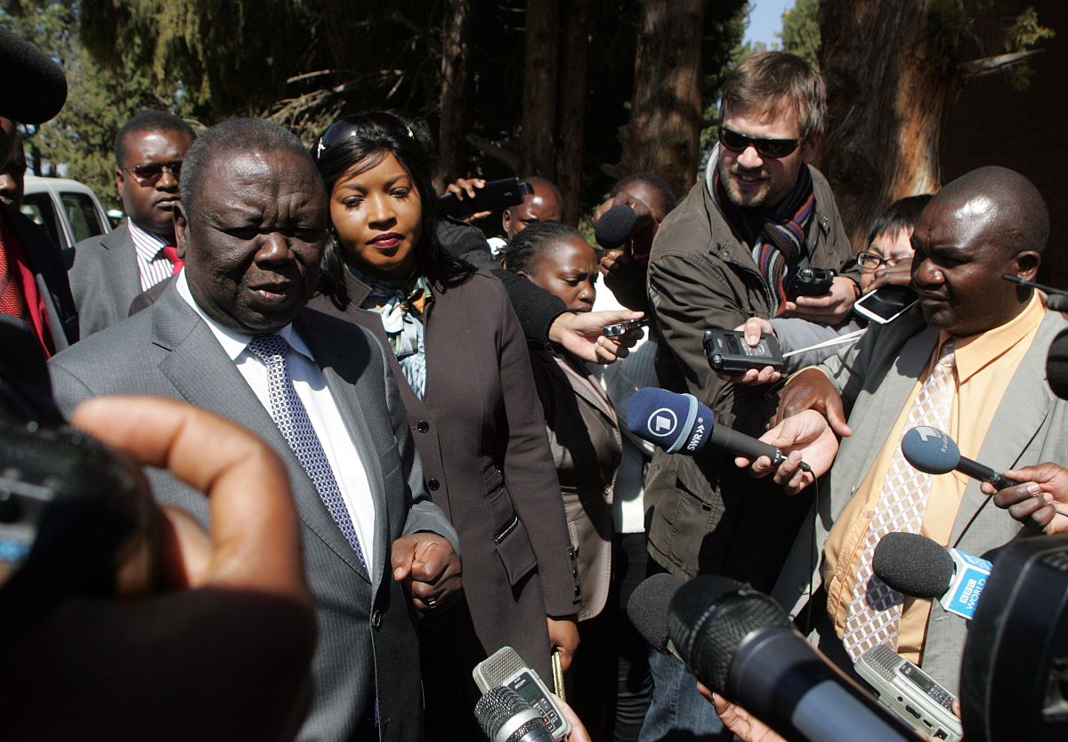当地时间2013年7月31日,津巴布韦选民进行投票.***_***zimbabwe's pri