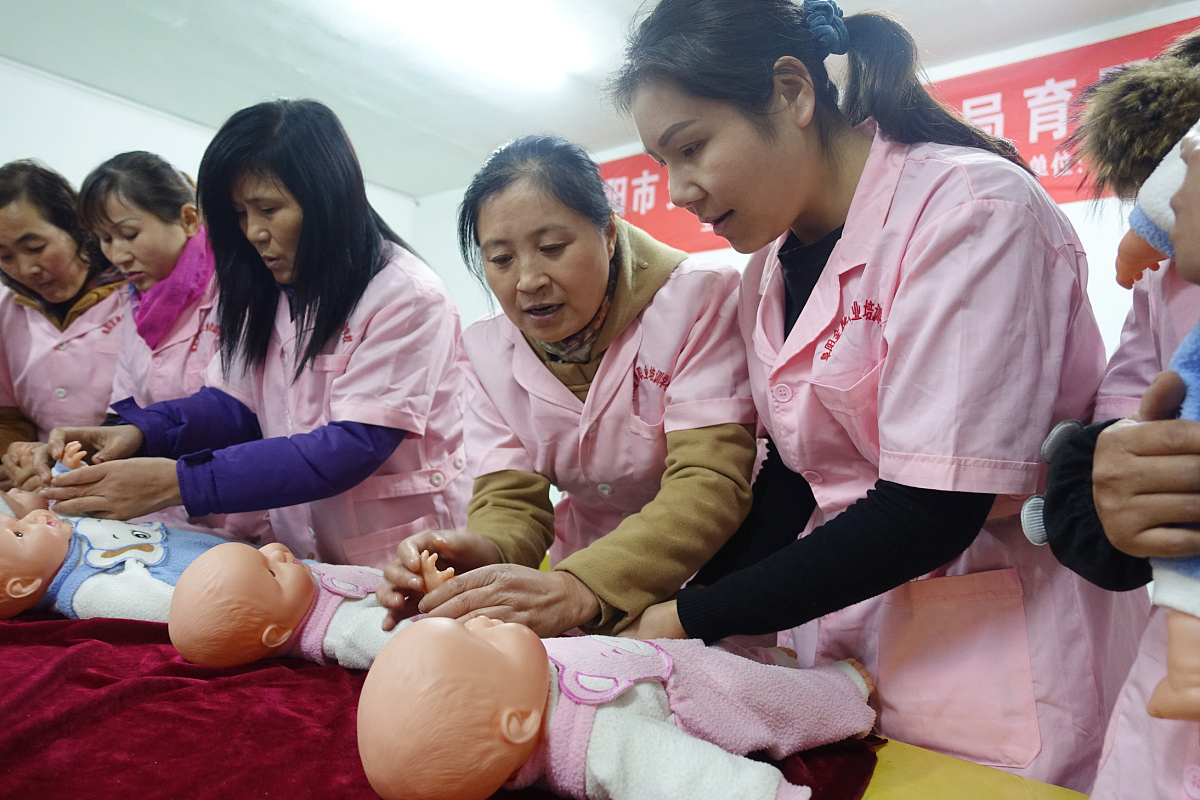 学育婴师有前途吗？山东哪些学校开设育婴师课程？