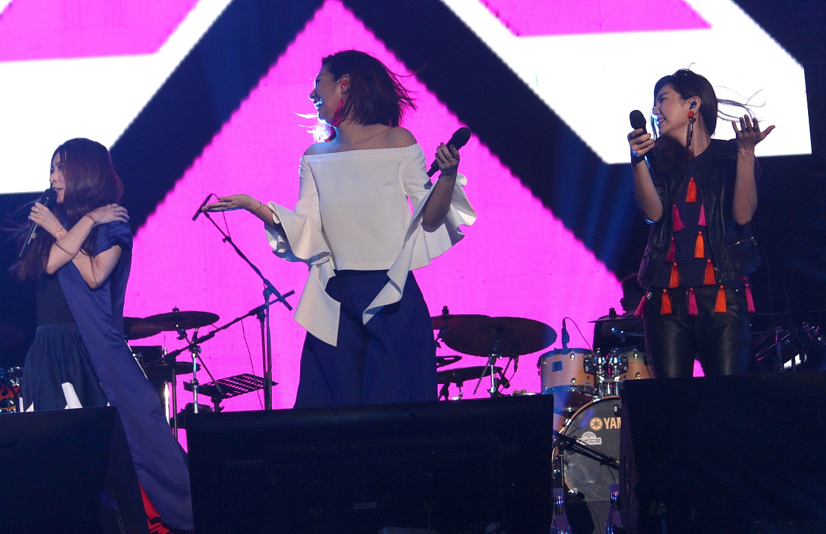 <strong>h</strong>.e献唱春浪音乐节.***_***任家萱selina,田馥甄hebe,陈嘉桦ella