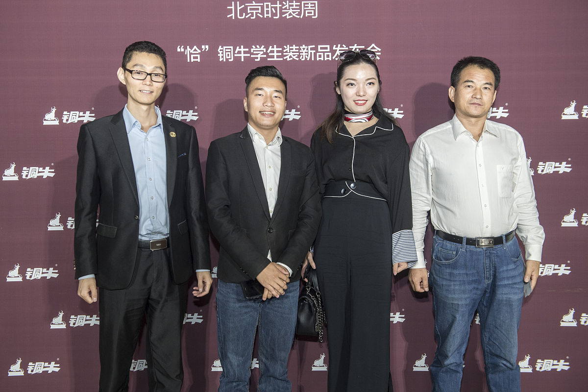 2017年9月26日,北京,2017北京时装周:"恰"铜牛学生装新品发布会群访及