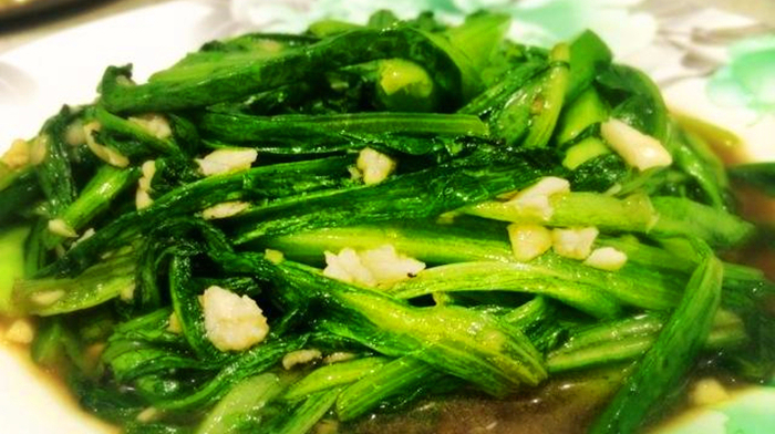 饭店里面的蒜香油麦菜做法,学会这一招,蒜香味浓,两口子抢着吃