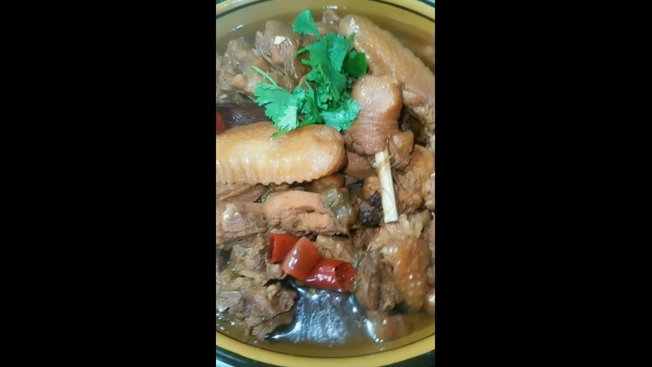 炖柴鸡的正宗做法,这样炖出来的鸡肉味道鲜美,非常滋补!
