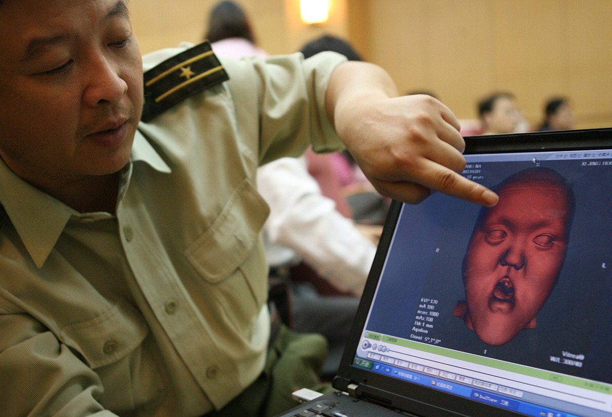 小芳搬砖的故事：努力改变命运的励志故事