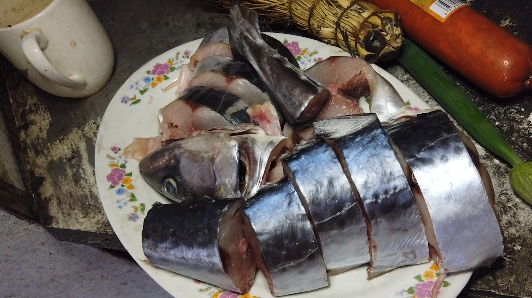 青岛鲅鱼正当时,家常炖鲅鱼味道鲜美,一口肉一口酒真过瘾