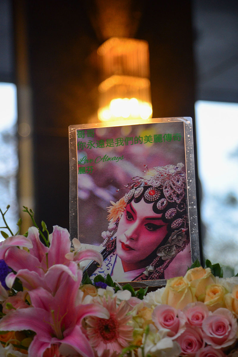 2017年3月31日,香港,粉丝献花怀念张国荣(哥哥)离世14年.