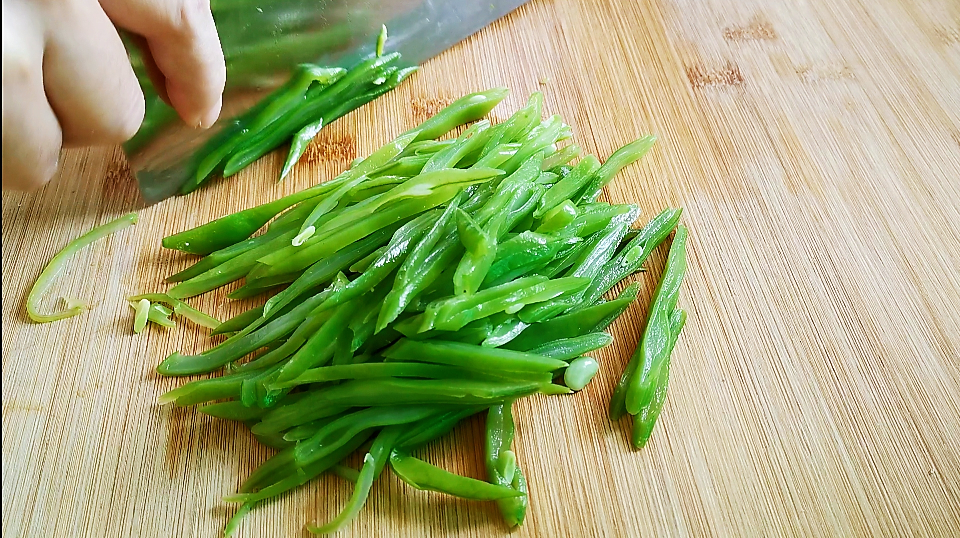 扁豆最好吃的做法,家常味道,做法简单,看看和你做的一样吗