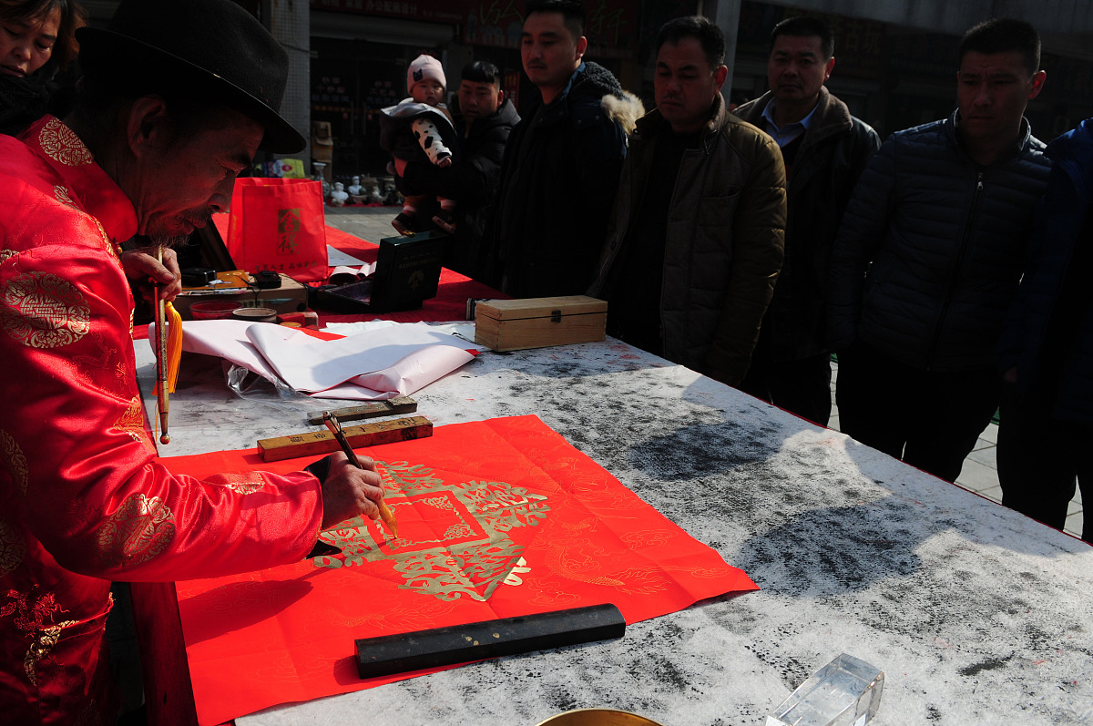 被夸奖'有福'怎么幽默回复？AI妙语化解尴尬