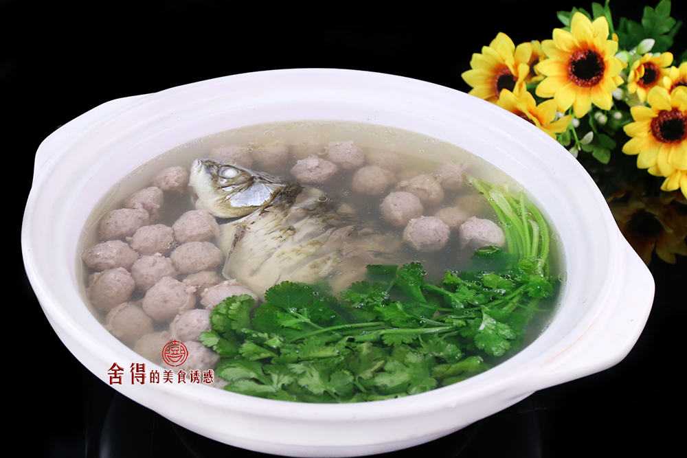 鲫鱼和羊肉这样搭配不仅味道鲜美,而且营养丰富,制作简单
