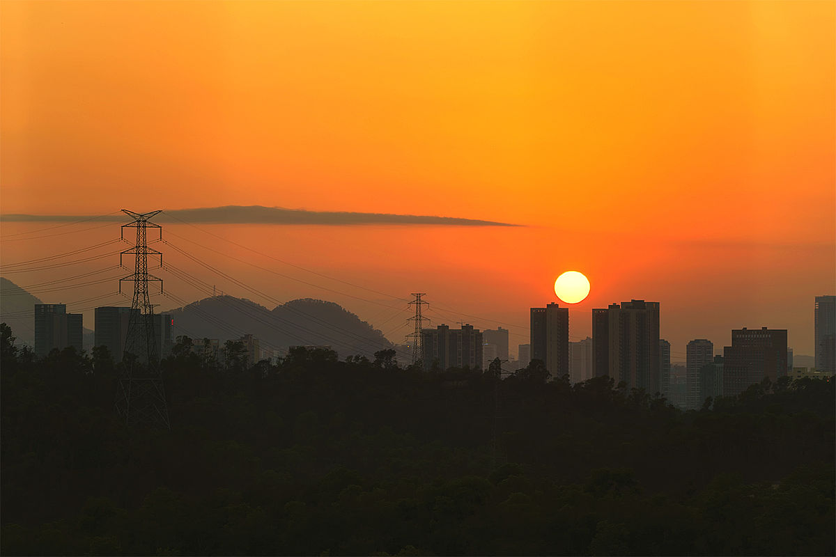 2019年3月11日,深圳,夕阳下的上水径.