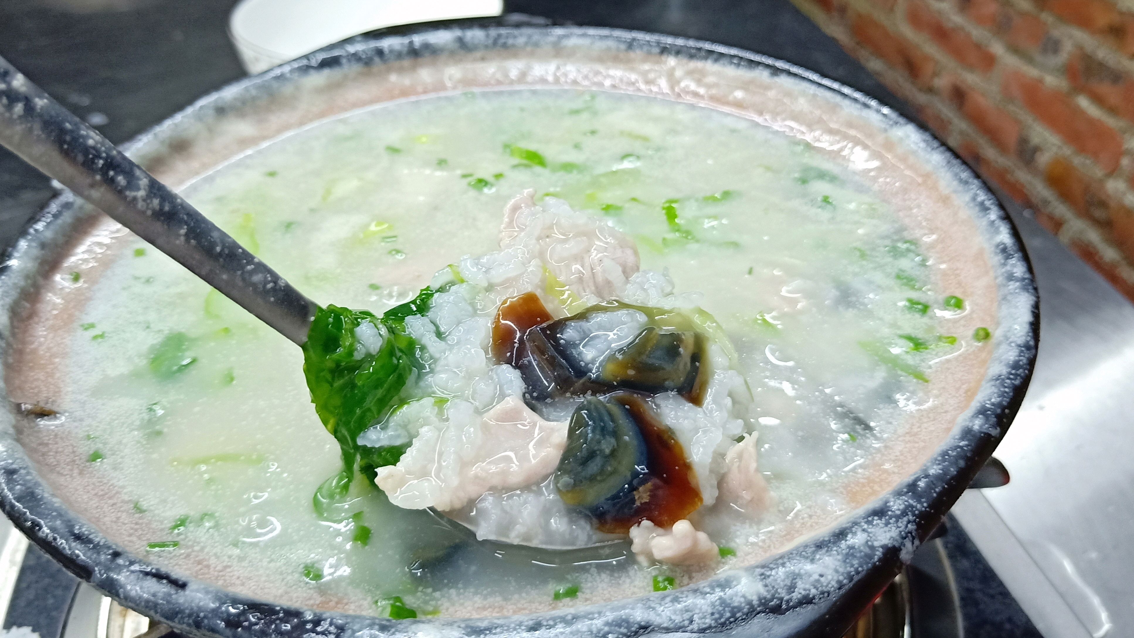 粤厨大厨分享广东早餐皮蛋瘦肉粥教程做法简单一学就会