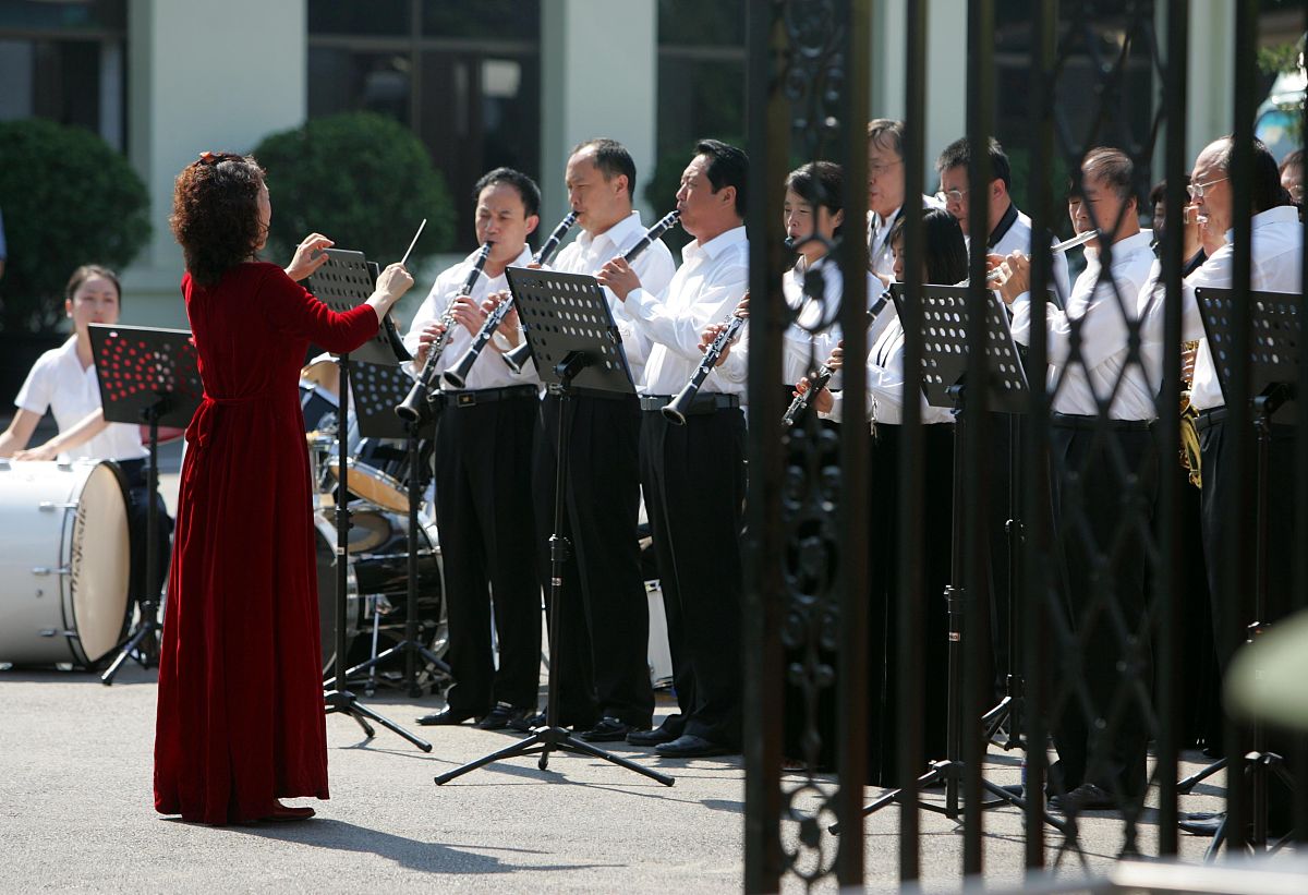国际竹藤组织总干事费翰思博士谈中国胜利阅兵：'人类不能遗忘这段东方历史'