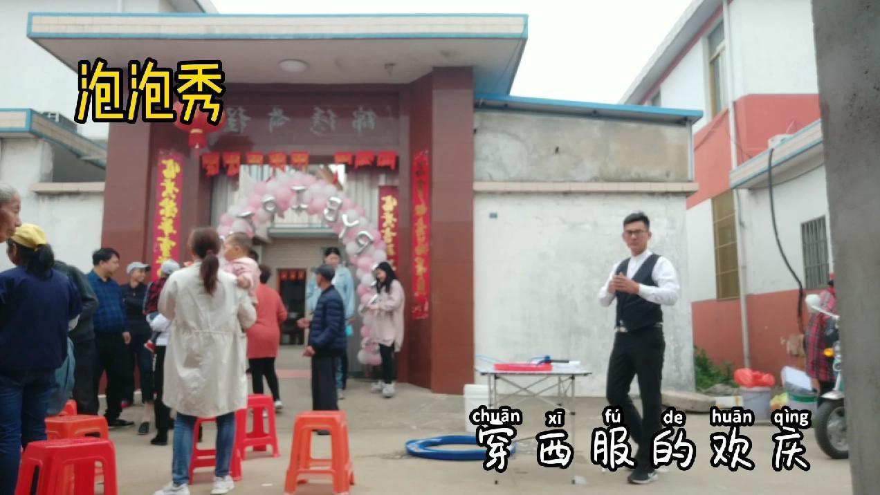 虽然穿西服帅点,我也不能不承认自己的优点