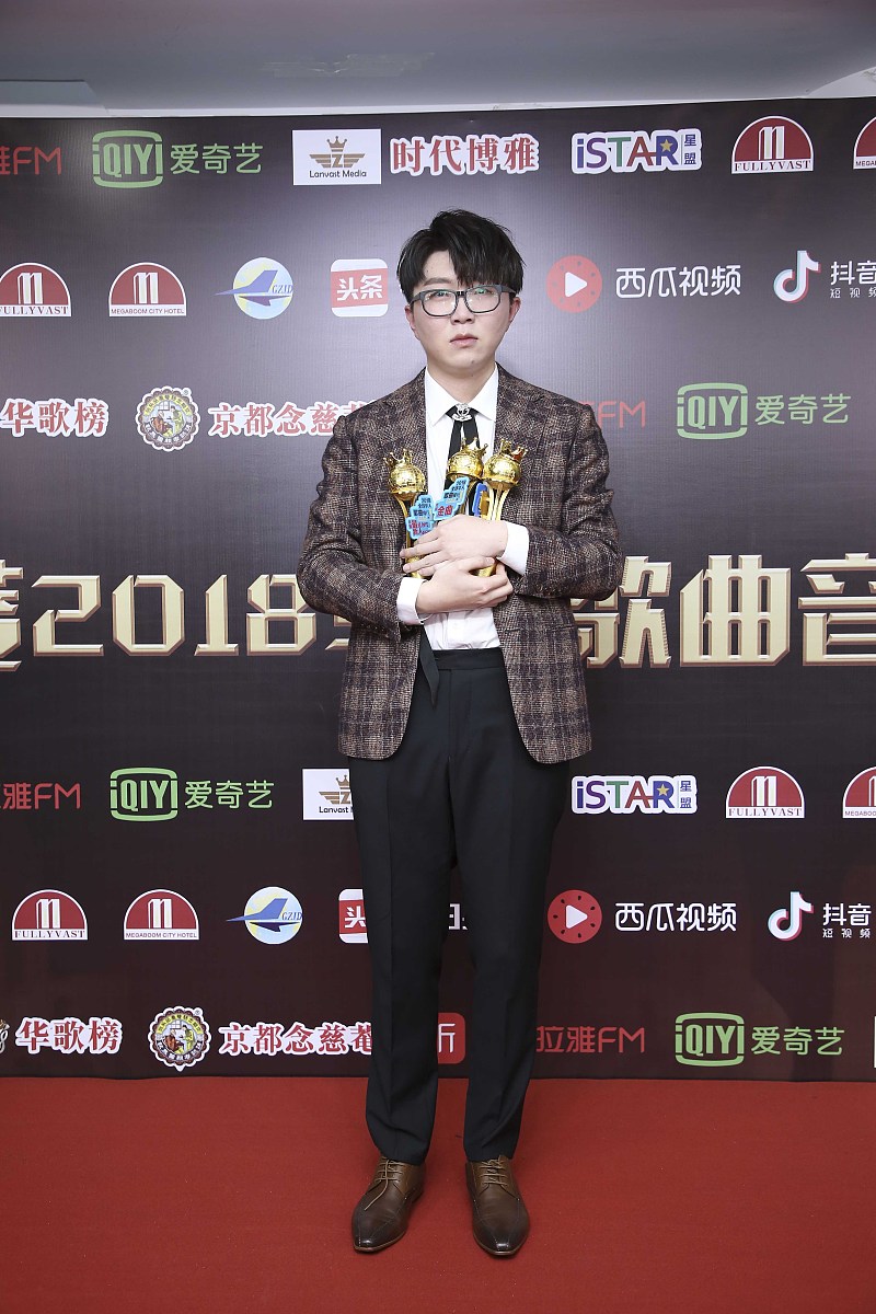 2018年8月29日,北京,2018华人歌曲音乐盛典颁奖礼后台.***_***毛不易