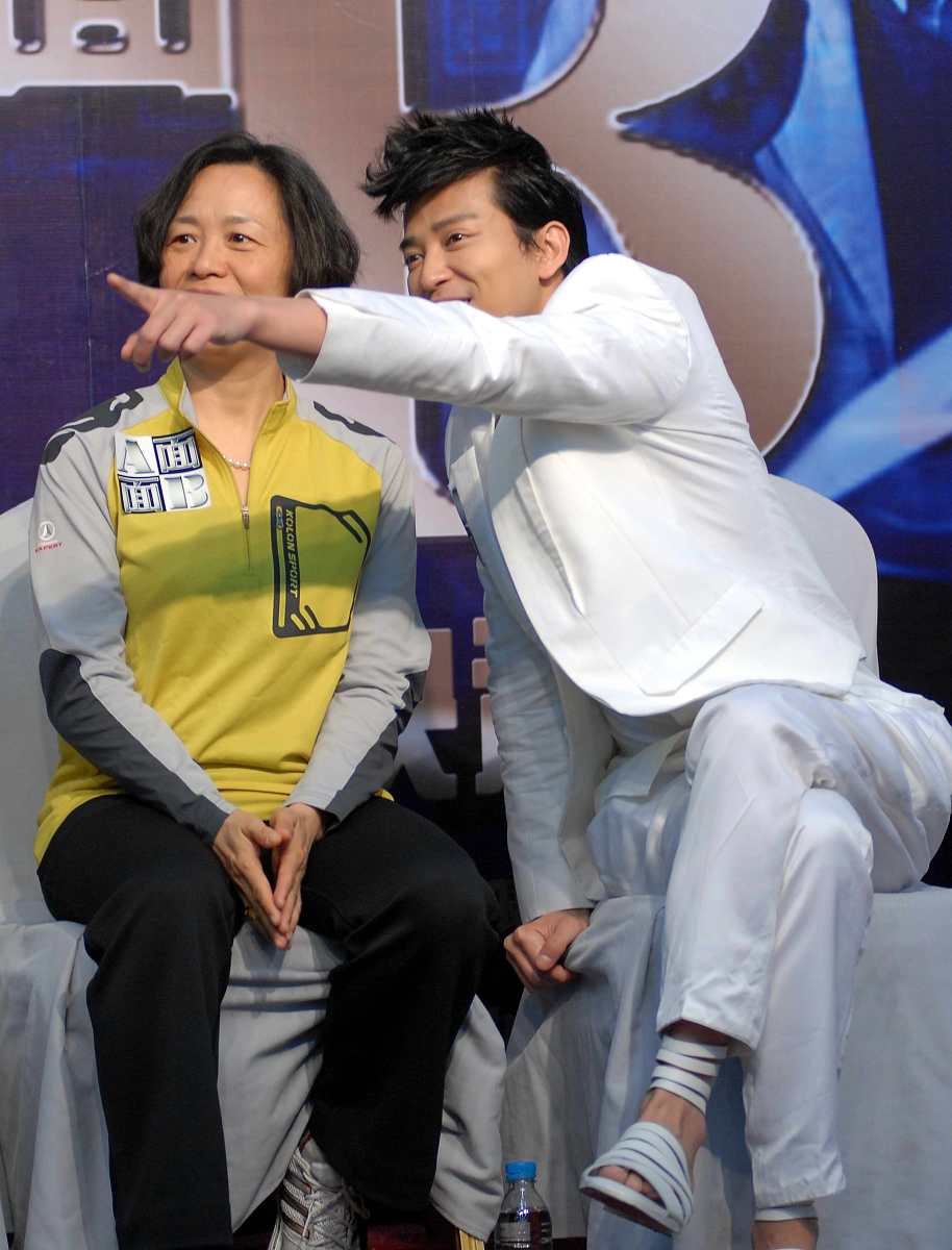 2010年4月27日,杭州,电影《a面b面》举行演员见面会.***_***+++_+++a
