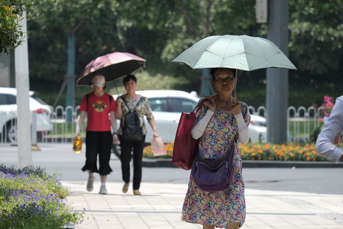 武汉今日天气预报 - 多云，18°C-24°C
