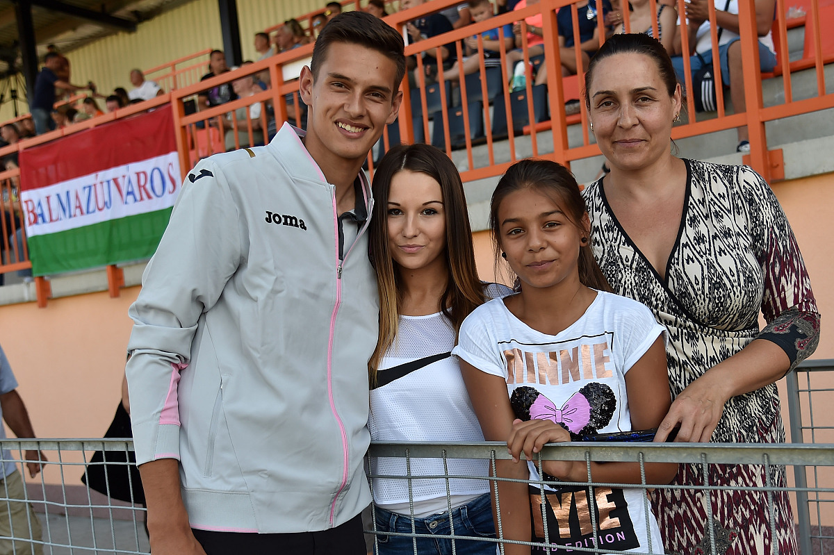 详细介绍乌拉圭球星苏亚雷斯与妻子的爱情故事