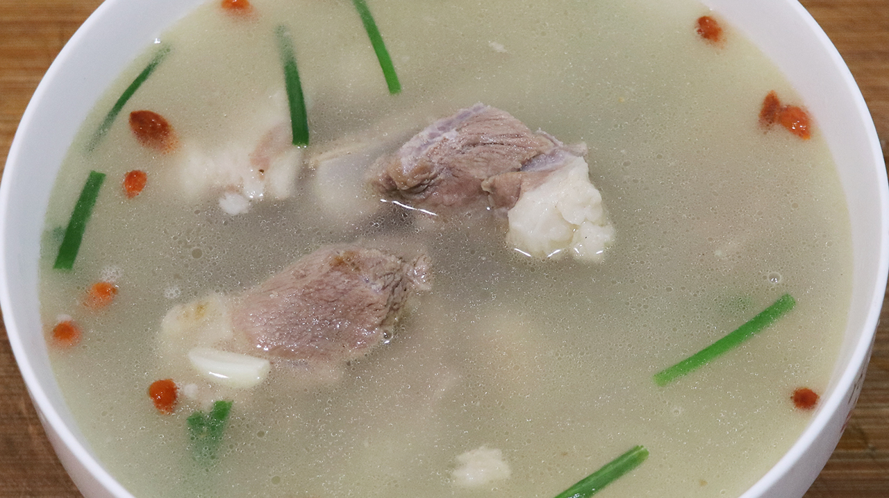 大厨教你骨头汤的正确做法,很多人第一步就做错了,难怪汤不好喝