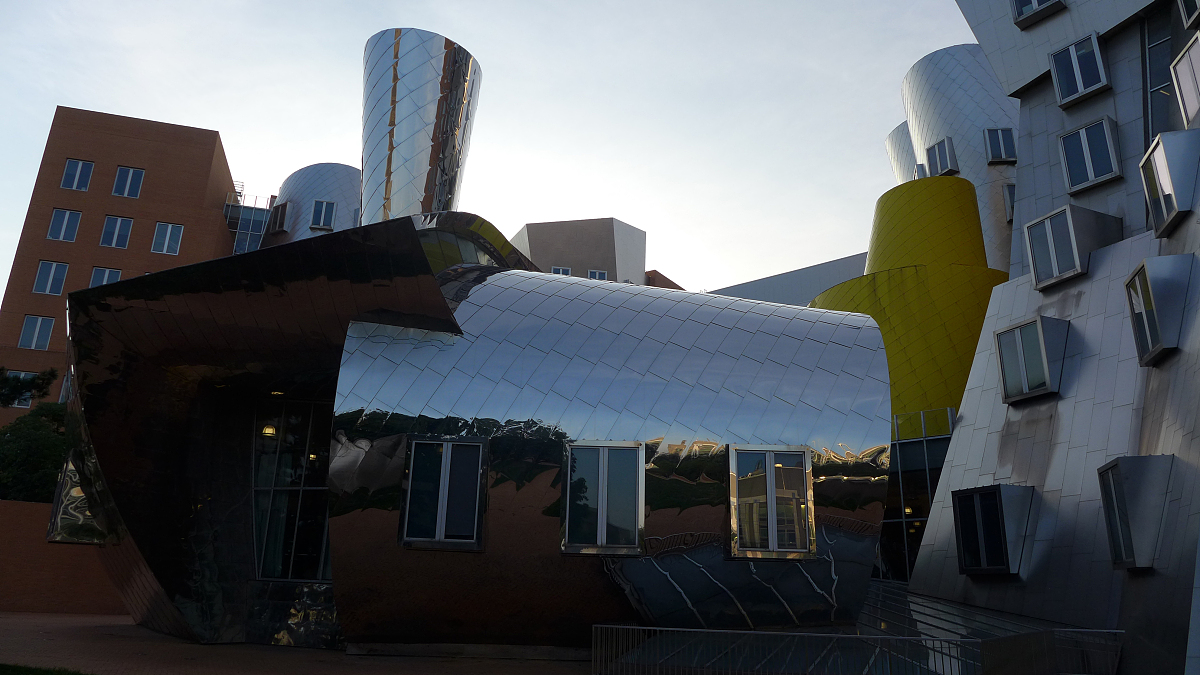 计算机科学与技术专业 MATLAB 数学建模大作业：医院药品库存管理问题