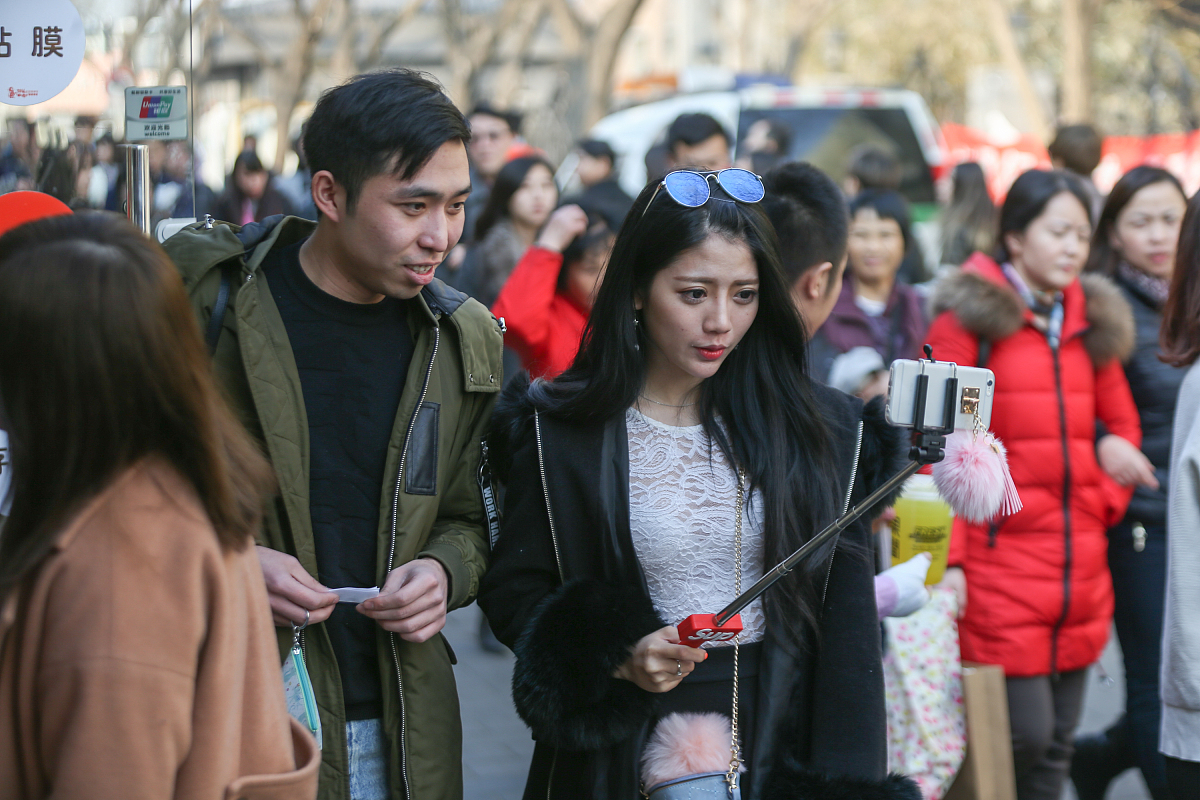 斗鱼直播间主播称呼观看主播节目者为老铁的主播是谁这个主播主要节目是分析真实现实中发生的诡异灵异的案例