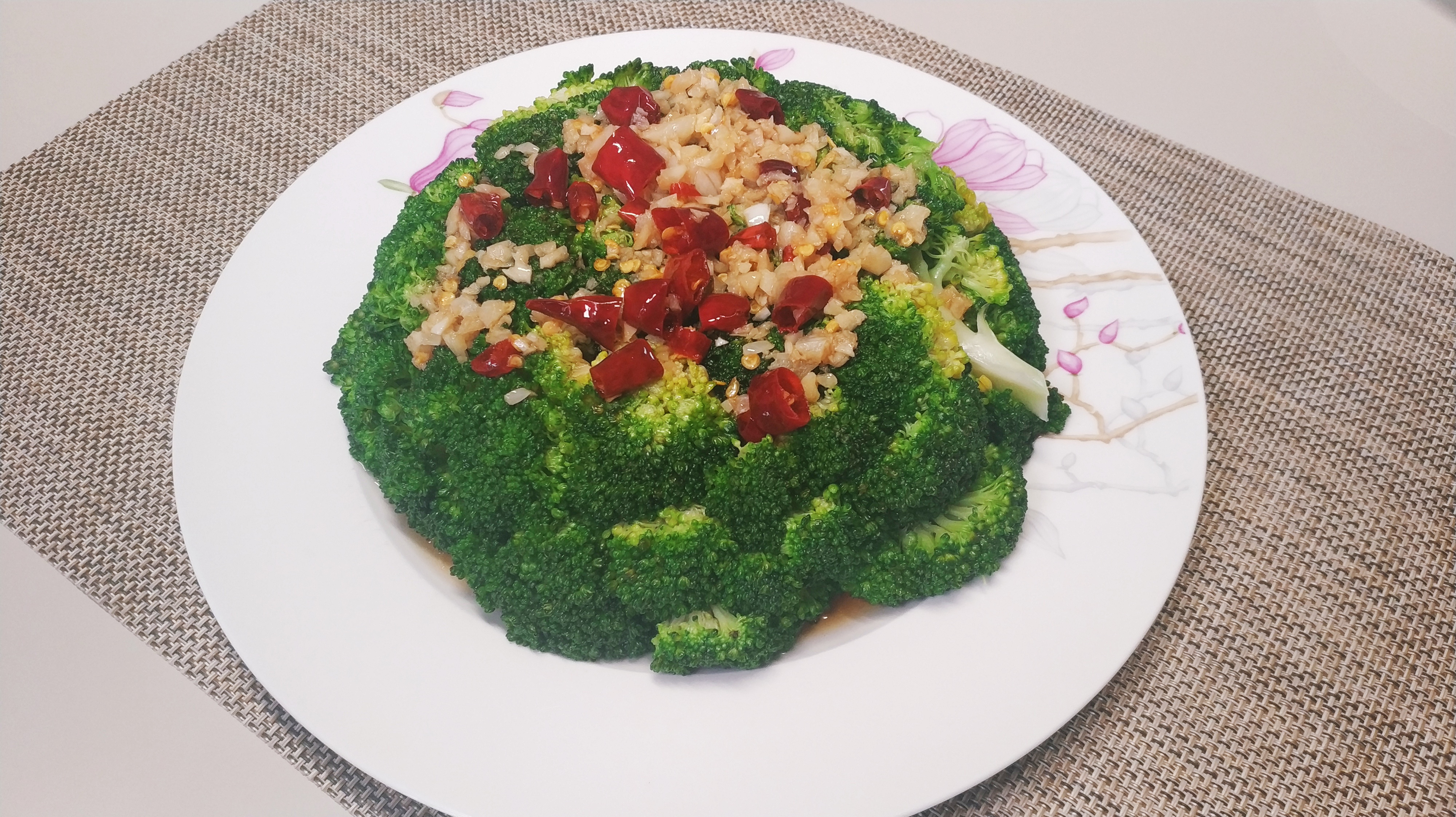 西蓝花这样做最好吃,清爽又健康,营养又下饭,拿肉都不换