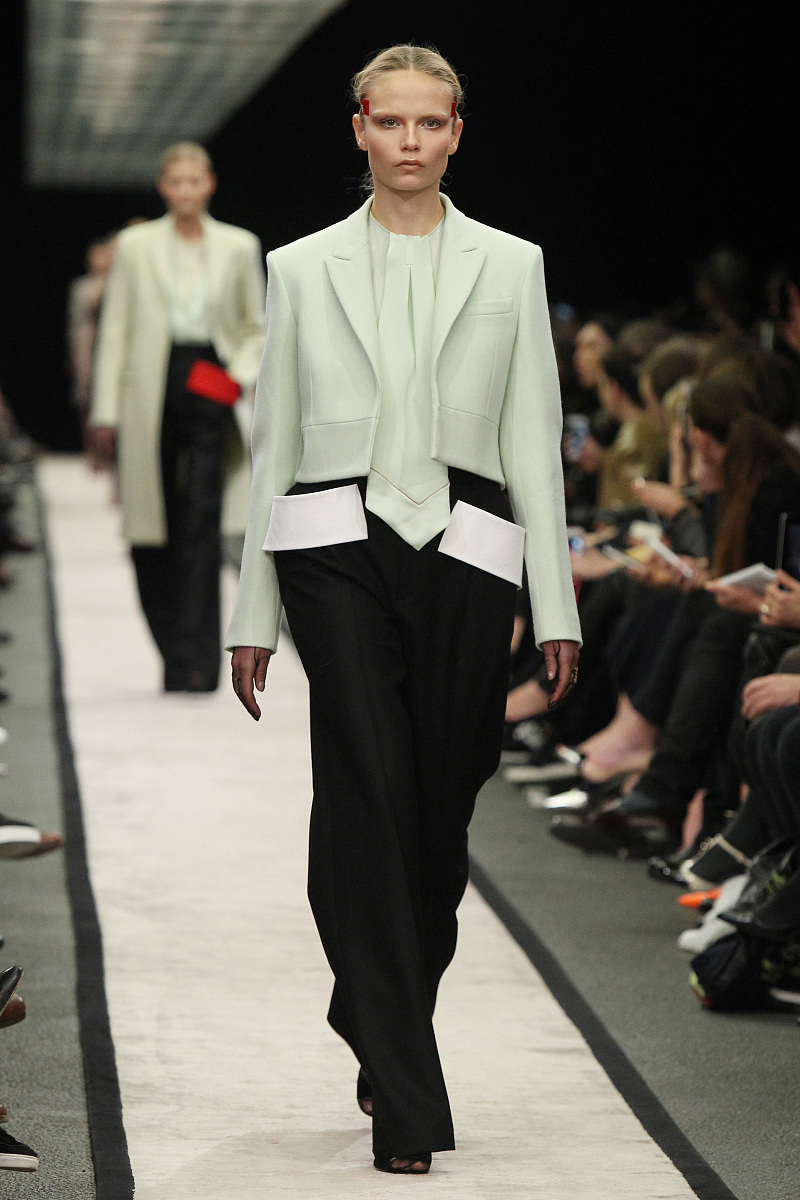 2014年3月3日讯,巴黎,当地时间3月2日,2014巴黎时装周(秋冬):givenchy