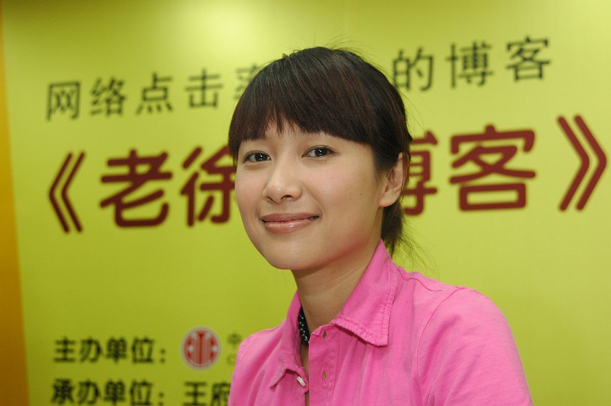 2006年4月11日,徐静蕾的新书《老徐的博客》在北京举办签名会+++_+++